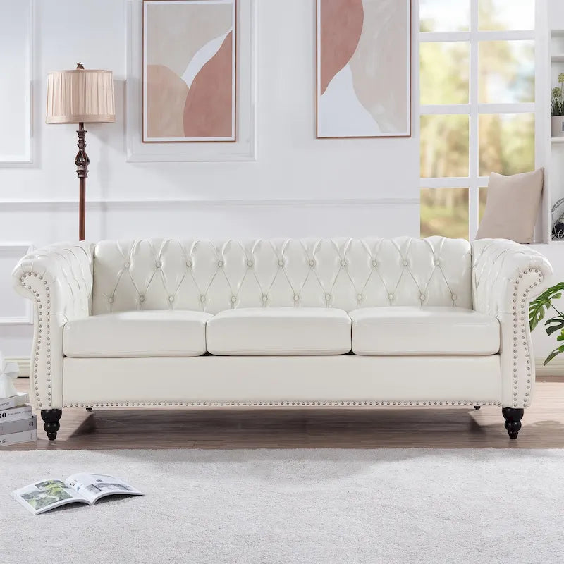 Dreisitzersofa mit gerollten Armlehnen und Polsterung