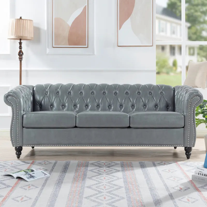 Dreisitzersofa mit gerollten Armlehnen und Polsterung