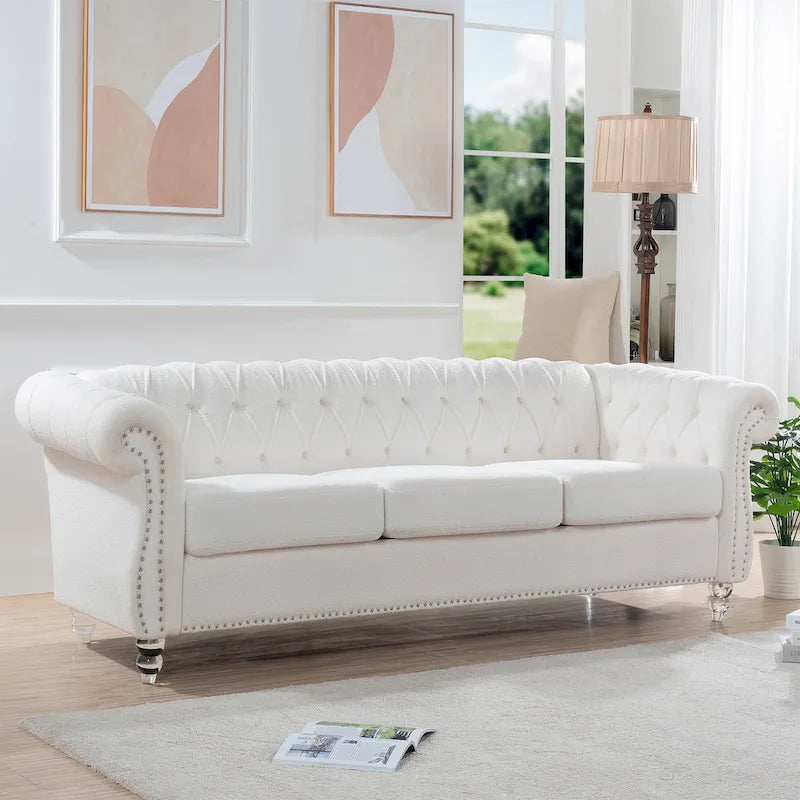 Dreisitzersofa mit gerollten Armlehnen und Polsterung